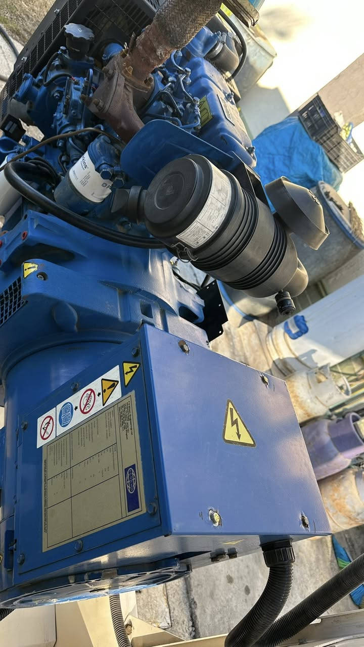 🔶 مولدة للبيع 
🔶نوع المحرك:بيركنز انكليزي FG WILSON🇬🇧
🔶القدره:30/KVA
🔶المحرك:3 بستم / 91 ml
🔶نوع الملف:لوري سومر فرنسي🇫🇷
🔶عدد ساعات التشغيل: 3850 ساعه⏰
🔶مع سسستم بروتكشن كامل للحمايه ونظام اوتو 
 Ato 
🔶لمعرفة السعر الاتصال:
🔶☎️رقم الهاتف : ***********
