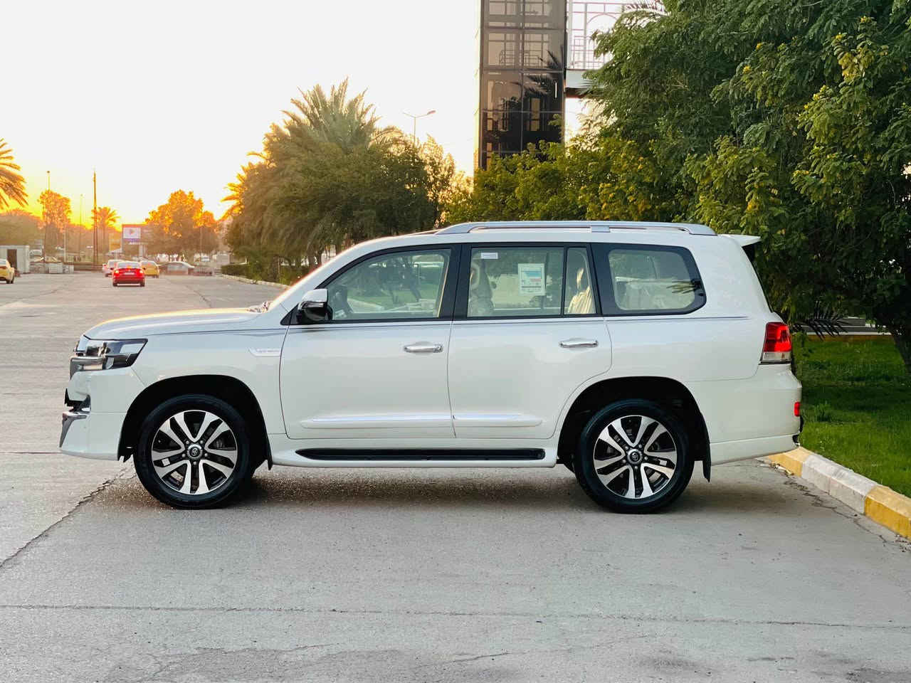 السلام عليكم سياره لاند كروز للبيع 2016V8. 4600سياره مكفوله من الضربه والصبغ بيها بي دي ار ثلاث اماكن صغيره وبارد بالصندوق كير محرك مكفول من الفتح هزه وفحص وسنويه جديده باسمي تحويل ثاني يوم او وكاله سياره ماشيه 154حقيقي سياره نظيفه جدا رقمي *********** السعر 455 $ وبيه مجال لشراي بغداد, العراق
