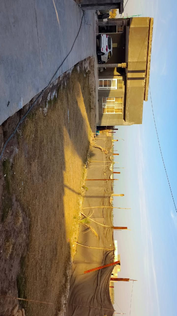 بيت مساحه 750متر مساحه البناء 200 والباقي حديقه البناء طابوق جمهوري البيت متكون من غرفتين ارضيه 5×4 وهول 10×4.5 ومطبخ 5.5×4.5 واستقبال 8.5×4.5 وطارمه والطابق الثاني متكون من غرفه 5×4 مع بيتونه 5×4.... ان بناء البيت حديث سنه 2024... يحتوي على كافه الخدمات... تبليط / ماء اساله / كهرباء / مولده حي / موقع البيت.. حي الرافدين قرب سيطره آثار بابل علما ان السند طابو 25 بأسمي
رقم الهاتف *********** او*********** 
علما اني مكلف بالنشر قفط.
