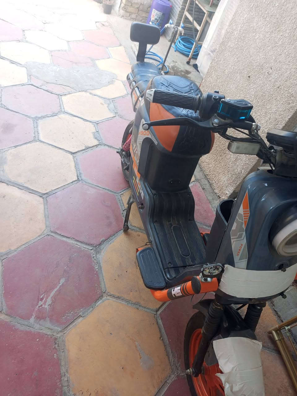السلام عليكم دراجه h900شركه HISدراجه نضيفه وحلوه بطاريات 5كبار ملفها 2000زوج تايرات جدد بريكات دسك امامي خلفي دسك لايت زنون عالي ناصي بيها ثنين بوم نقصها بس جاملغ خلفي السعر 400وبيها مجال مكاني بغداد حي الجهاد للاستفسار او واتساب على الرقم ***********
