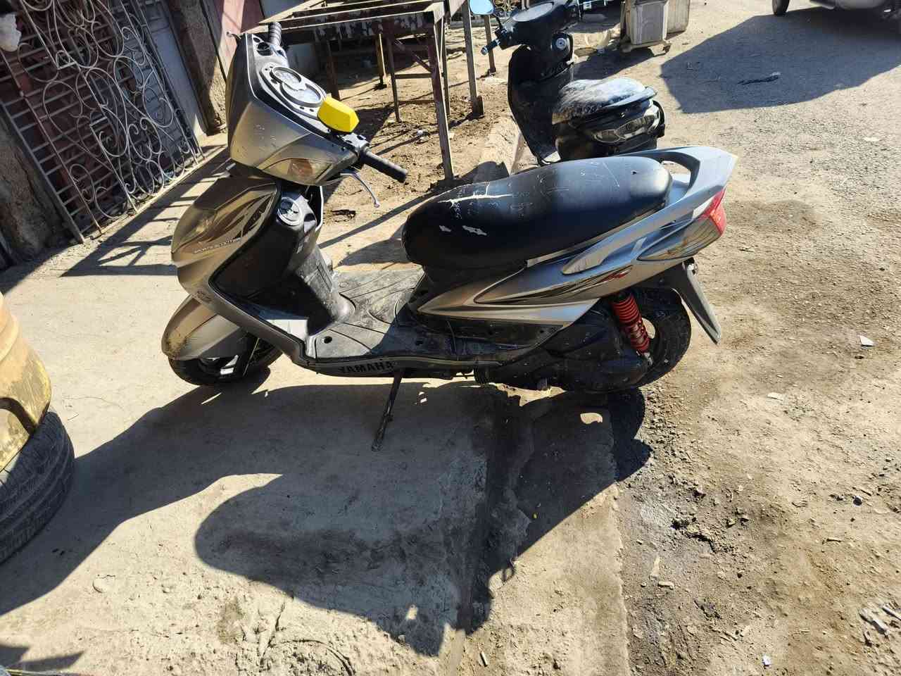 السلام عليكم سكنس فحل قبق مسح كامله بيها نقص بس تريشه اليمنه
والكيلو متر فقط 
نضافه 75 بلميه 
مكينه ع ايدي خير من الله دراجه تاخذها كبل لشارع متذب عليها ربع 
مكاني المشتل سعرها 600 وبيها مجال 
*********** متواجد خاص ومتواجد ع الواتساب
