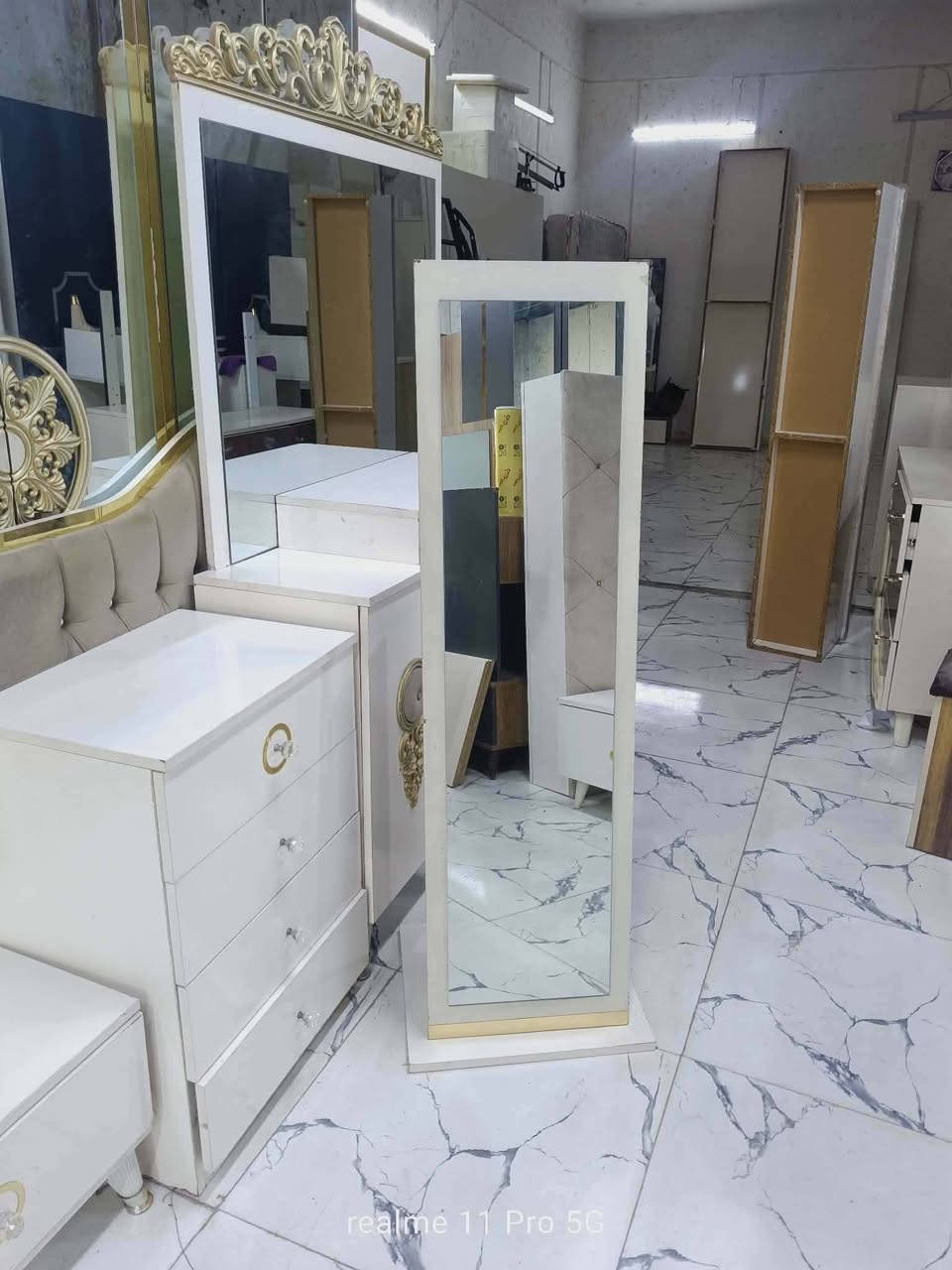 ✨ *غرفة تركي 🇹🇷 مستخـدم  -
 9 قطع* ✨  
صبغ حراري فاخر
- نظام أبواب بروفايل 
- سرير عادي 
شازلون مخزن
- قماش وتربروف أصلي
- نظافة 95💯
💰 *السعر:*650 
🚚 شد ونقل مجاني داخل بغداد  
📦 توصيل للمحافظات بأسعار رمزية


**إذا كنت صاحب هذا الإعلان وتريد حذفه لأي سبب، رجاءا أرسل رسالة إلى الدعم الفني**