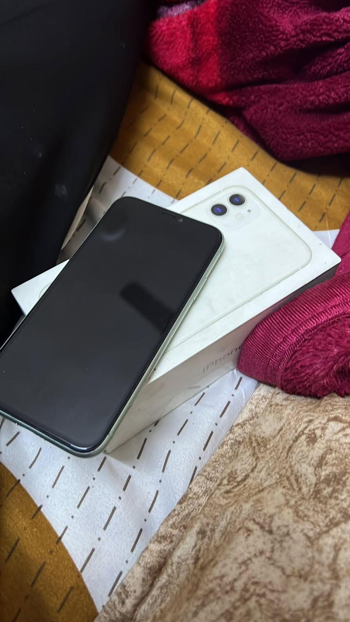 سلام عليكم آيفون ١١ عادي للبيع لتفاصيل بصور مبدل شاشه فقط كلش حلوه فيس إيدي شغال نت مخابره صوت شحن حلو كله شغال وضهر يحتاجله تبديل بي تغليف مكاني بغداد حي اور أو لبنوك لسعر ١٢٠ وبي مجال قليل ***********
