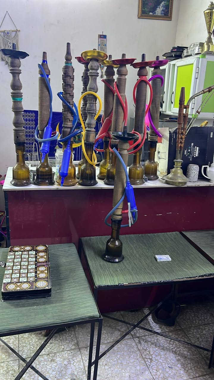 السلام عليكم ميوزه دومنه عدد 3  حديد و4خشب يطبك وكراسي 8 نراكيل 22 نركيله مطبوعات غراض كوفي كامله 
***********
