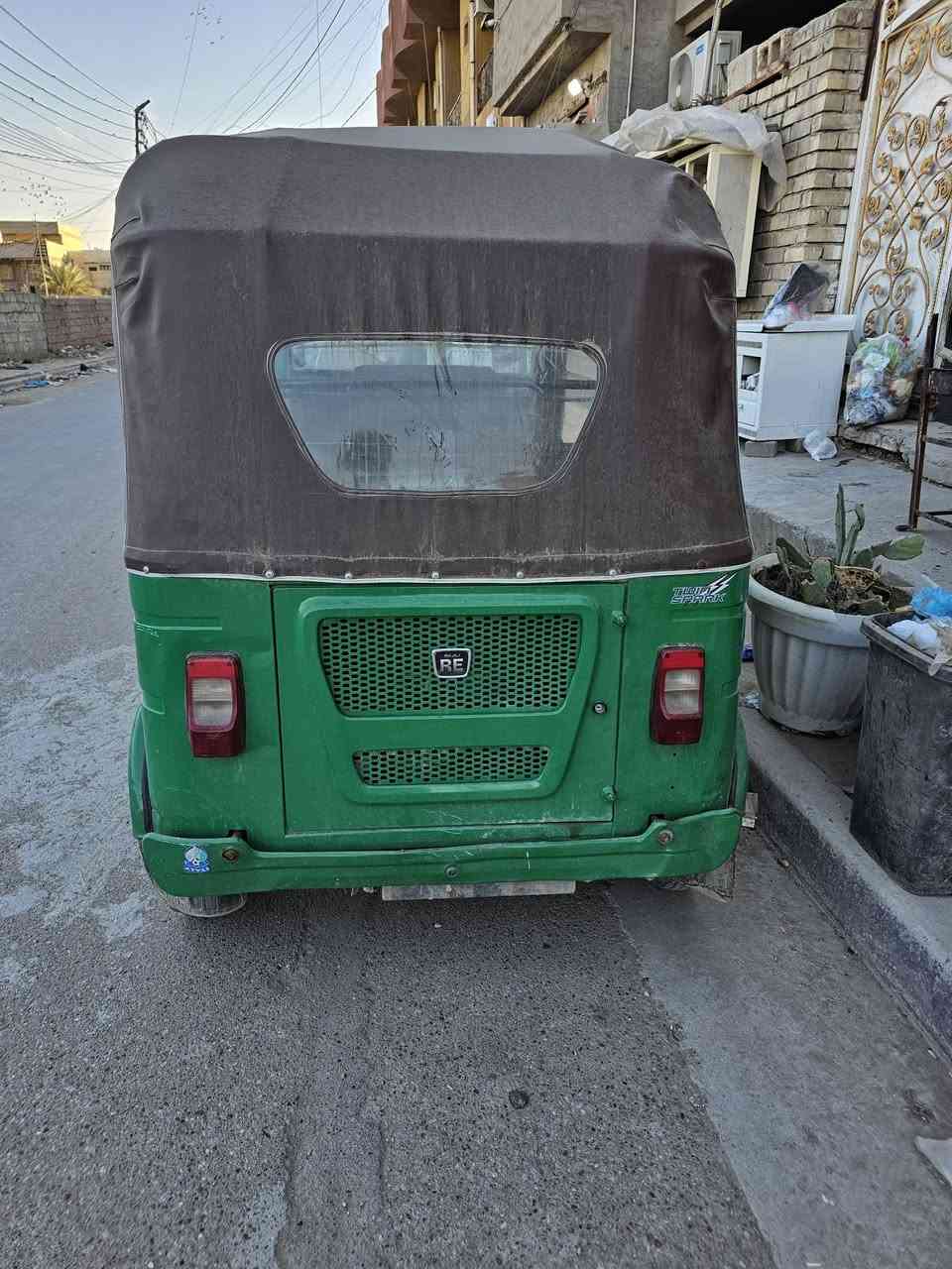 السلام عليكم تكتك 22 رقم وسنويه انكليزي تكتك معمر بيها دوس وتكحيل شخط بالصفحه موضحه بالصور 
تكتك ما مغسوله كلش حلوه مكاني بغداد الشعله الشراي 
اتصال ***********
واتساب ***********
