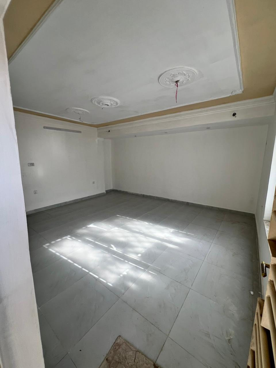 #للايجار_في_السيدية
دار سكني المساحة 150م نضيف جداً

يحتوي ع غرفتين وصالة ومطبخ وخدمات 

السعر 800 الف قلله

للأستفسار:***********

مكتب الفهد للهندسي للمقاولات العامة
