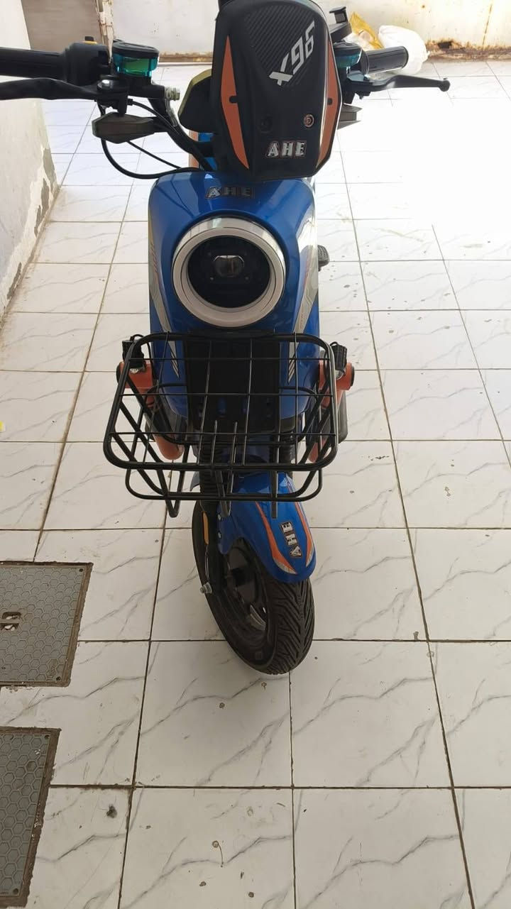دراجه شحن فول مواصفات X900 نضيفه بطاريات دبل 32 امبير ملف 2000 كفاله ام بيثري موديل 2026 جديده ما صار شهر من اخذتها رقم لهاتف ***********
