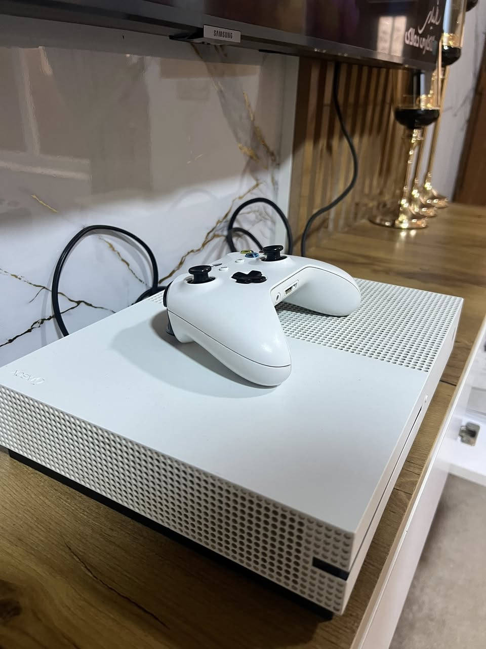 am xbox one s bo froshtn 
1 tera 
1 mang Gamepass Ultimate lagal
1 dast shareka lagala
gtav
froza5
Fc25 
tyaya xazna la hard kaya
***********
