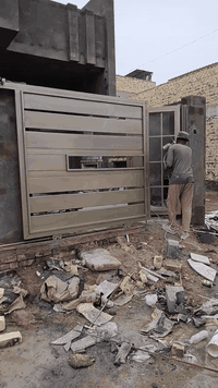 صبغ وتنظيف الشبابيك والابواب وصبغ الجدران بأسعار مناسبة *********** للاتصال +واتساب شغل درجه اولى
