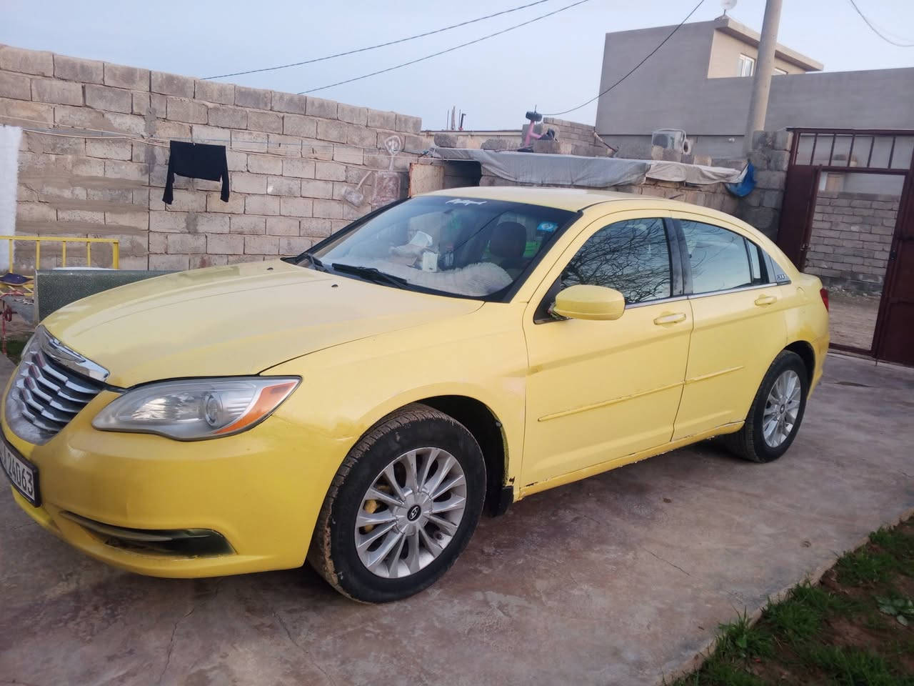 للبيع فقط سياره سي 200 امريكي 
موديل 12 باسمي رقم مسطره 
وهزه جديده 
كابون بنزين موجودة 
تريد وكالة وتحويل 
سعر 70 بي مجال الطيبين 
رقم الهاتف ***********
وبيها واتساب
