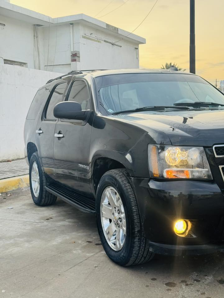 سلام عليكم سياره تاهو موديل 2008 أدوات بدون رقم سياره جاهزه خير من الله تبريد تدفه 
كير شرط 
سياره دواخلها كشرها نضيف 
سعر سياره 65بي مجال 
مكان سياره كركوك 
***********
