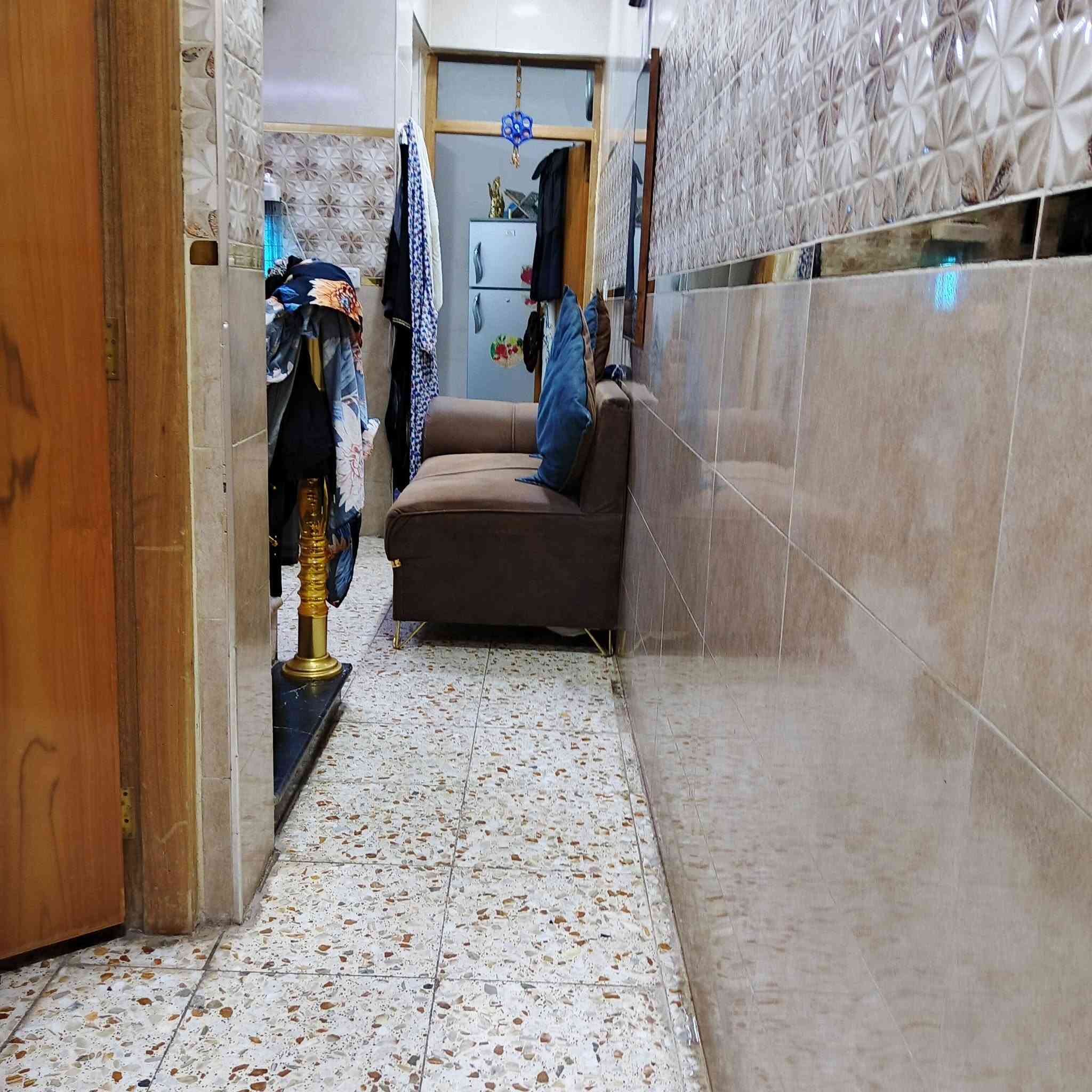 بيت للبيع سند 25طابو زراعي في سبع ابكار بشارع مشتل عايد اول فرع قريب علئ شارع العام جدا مساحة البيت 70متر واقع حال 75 واجهة 5 نزال 14 يتكون البيت
عدد الغرف 5 
عدد طوابق 3  
الغرف علئ الوجه مساحتهة 5 في 4
الغرف الصغيرة 3في 4
يوجد مدخلين للبيت
طابق الارضي يحتوي علئ ستقبال ومطبخ وغرفة نوم وحمام وترك
طابق الثاني غرفتان نوم وحمام
طابق ثالث غرفتان نوم وحمام
وبيتونة وسطحين بيت بناء حديث  بناء سنة 2021 للاستفسار اكثر اتصل علئ رقم  *********** او مراسلة خاص (اني صاحب البيت)♦
