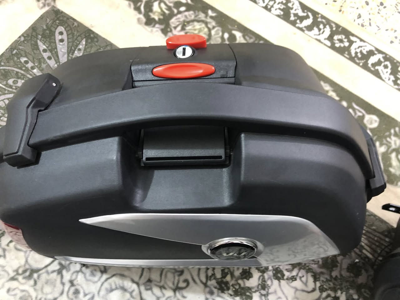 السلام عليكم جنط دراجة جانبيات يرهمن جميع الدراجات متحركات مو ثابتات يعني القاعدة تبقى ثابته والجنط ينشلعن بكلايت طويل نظيفات كلش مستخدمات تقريبًا اسبوع مفتاحهن الأصلي وجميع قواعد التثبيت موجودات السعر ١٤٠ وبيهن مجال قليل 
واسعار الجديد فوك ال ١٧٥  تشوفهن غاليات اعبر المنشور و آسف على الاطالة 
للاستفسار خاص


**إذا كنت صاحب هذا الإعلان وتريد حذفه لأي سبب، رجاءا أرسل رسالة إلى الدعم الفني**