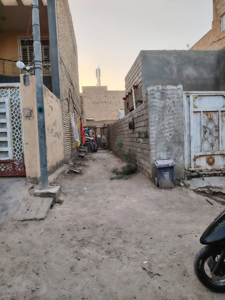 للبيع
ثلاثة بيوت للبيع في موقع ممتاز يصلح للسكن والاستثمار.

📍 العنوان: الفرهة على الشط، قرب مركز شرطة الإسماعيلية، مقابل إسالة الماء، 

📐 التفاصيل:

🔹 البيت الأمامي بمساحة 120 متر.

🔹 يوجد مشتملان، خلف البيت الامامي.

🔹 العقار طابو صرف، وتحويل الملكية يتم ثاني يوم باسم المشتري.

💰 الوارد الشهري من الإيجار: 400 ألف دينار.

 للأستفسار 
 ***********
