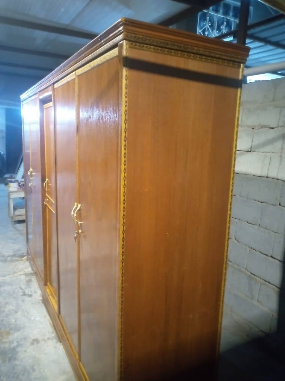 كنتور خمس أبواب تسكام اخو جديد ٥ارفوف مع تعاليك نضافه شكل انته تقيم سعر شد  ٣٢٥ نساهل لشراي واكو توصيل عنواني كربلاء حي عامل منطقه ثانيه رقمي *********** محمد نجار
