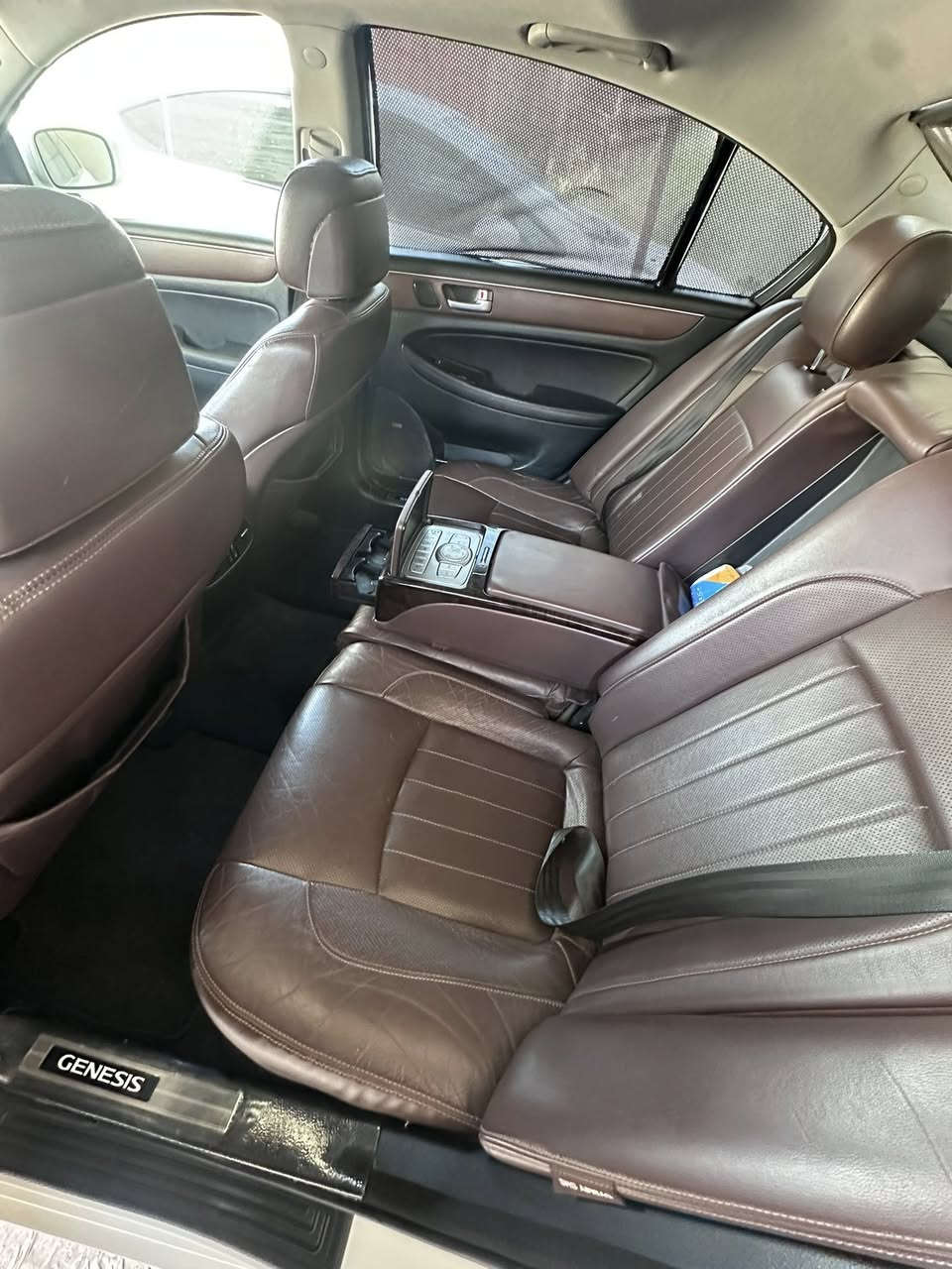 جينسس 2013 رويال vip 
خليجي رقم اربيل سنوية للـ2027
بيها قطعة صبغ وقبق الجنطة مبدل بلاد
السيارة كاملة مابيها كل نقص من حدادية تايرات 
السعر 143 وبيها مجال وكلشي موجود بالسوك ع النظافة
اتصال فقط ***********
