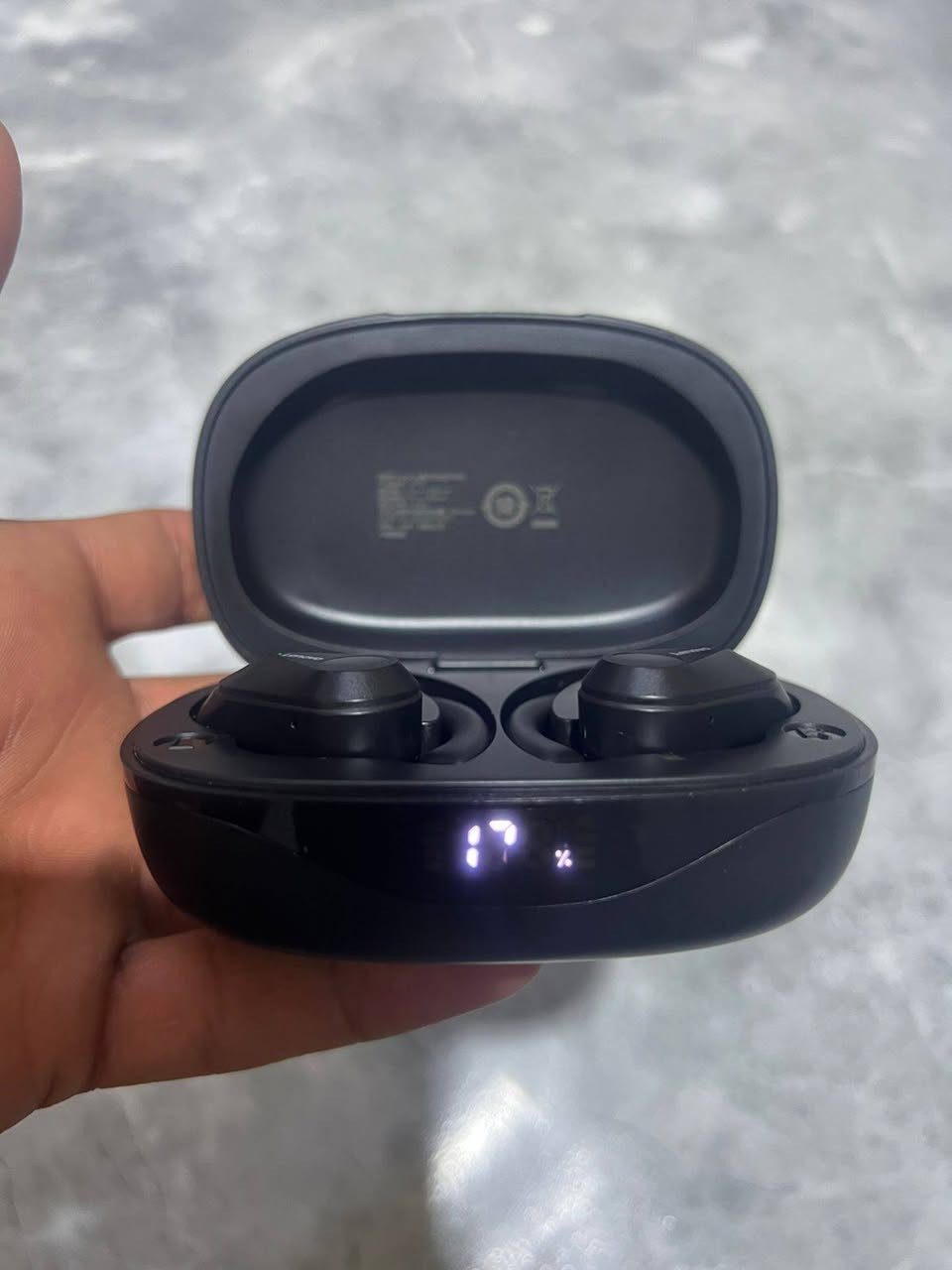 سماعه لينوفو يابانيه اصلي
ضد الماي والغبار 
شحن 25يوم استخدام مستمر شحن غرفة السماعات انساه بالشهر لو تشحن مرا لو ماتشحن 
تنربط ع كل المبايلات اندرويد وابل +بلي5+الحاسبات الابتوبات كلها +شاشات بلازمه 

شركة لينوفو الاصليه ابحث عنها وشوف سعرها 
رايدها 110 بيع مستعجل لأن محتاج ب بميه وعشر الاف
***********
