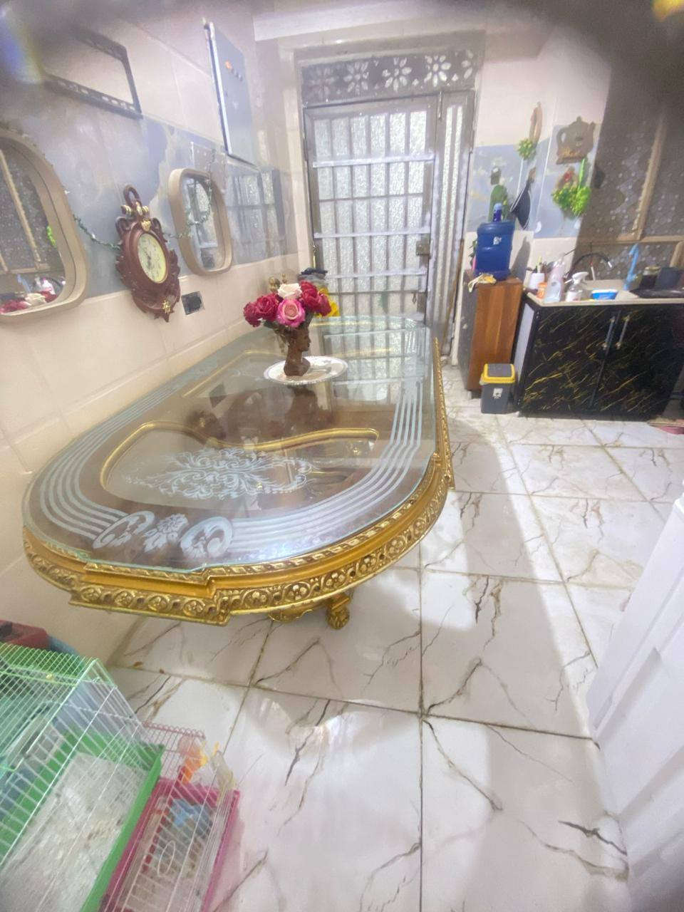 ميز  ست كراسي مع التخم مالته ١٠مقاعد السعر٣مليون وبي مجال للشراي
العنوان /كربلاء حي الأمين
التواصل على الرقم *********** واتساب
