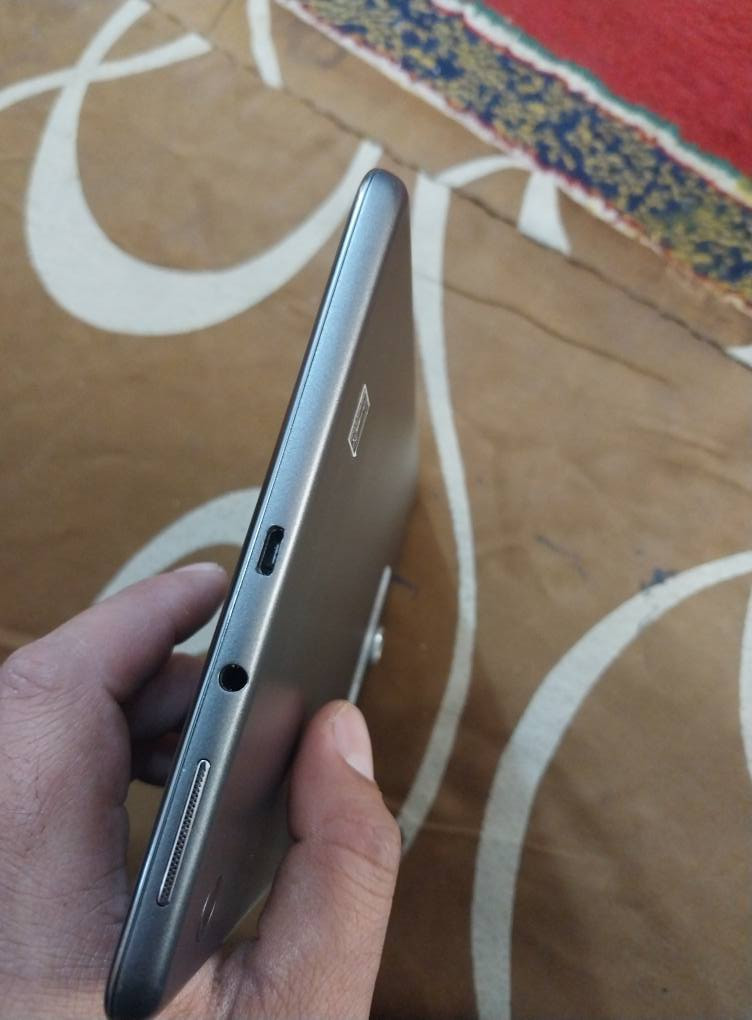 سلام عليكم يباد 
العده جهاز مراوس مقابل اراوس احبائي عندي جهاز ايباد سامسونج ذاكرته 16 الجهاز ما يحميل سيم كارد بس رام السعر توصل على رقم وتساب و تصال***********
