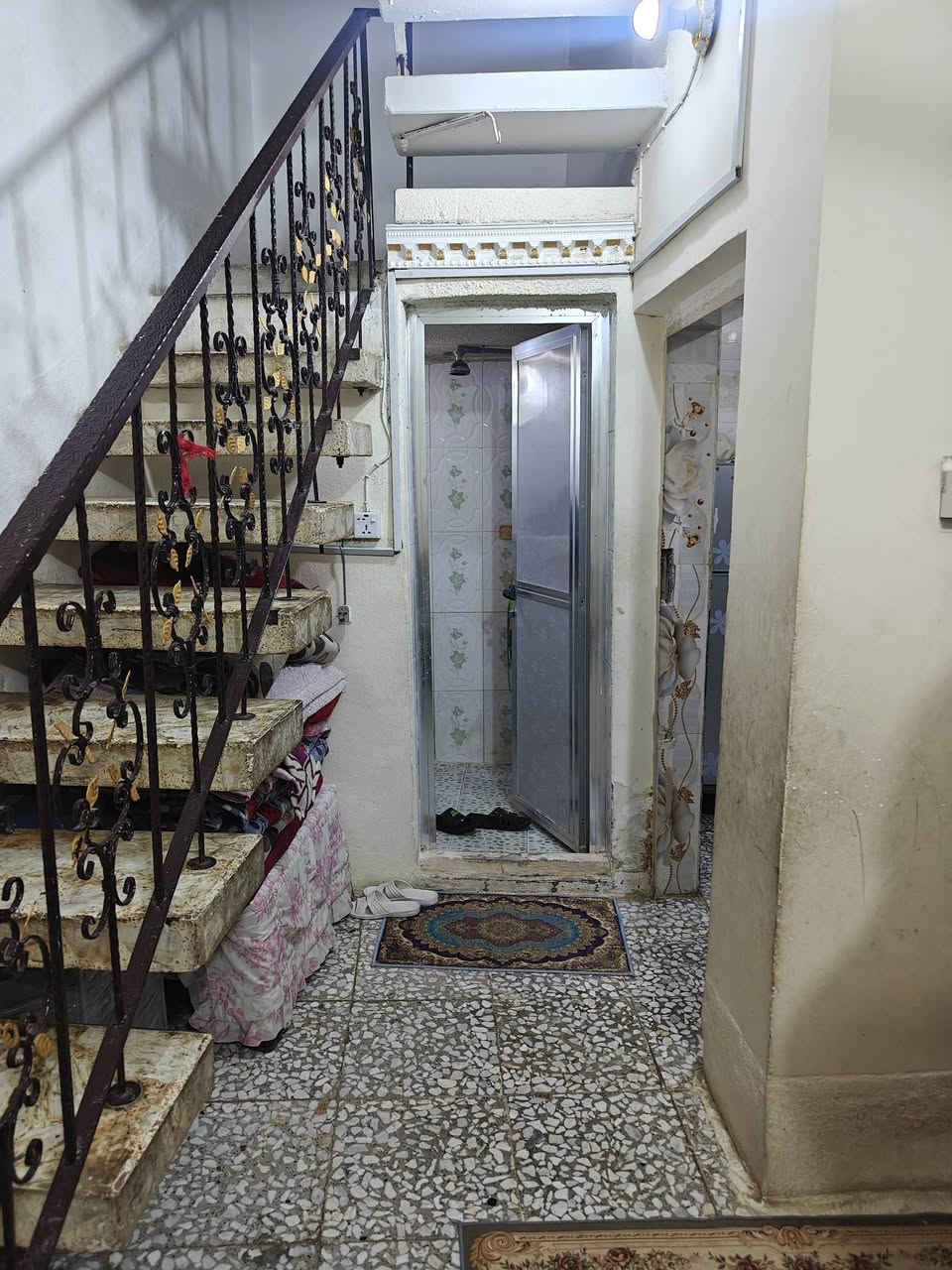 بيت للبيع طابو صرف . العنوان منطقة الجامعين شارع المعدان مقابيل اسواق كريم . الاستفسار الاتصال على الرقم 
***********.
