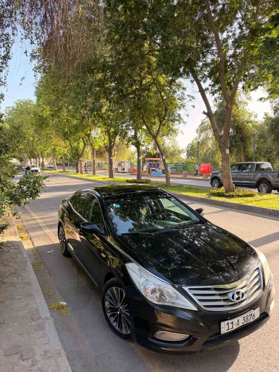 السلام عليكم.
ازيرا (Azera) 2013  v6  خليجي اسود اللون اصل
فول الفول السياره برده خلفيه سلايد
بانوراما كامله كشنات جلد اصليه وباقي المواصفات معروفه وشاشه وتحكمات
كفاله من الحادث والضربه 
بيها كلير شبرين بالتكمه الخلف السائق شي كلش بسيط كير ومكينه جديدات 
السياره بالبصره الزبير للتواصل 

+964 771 917 7790
