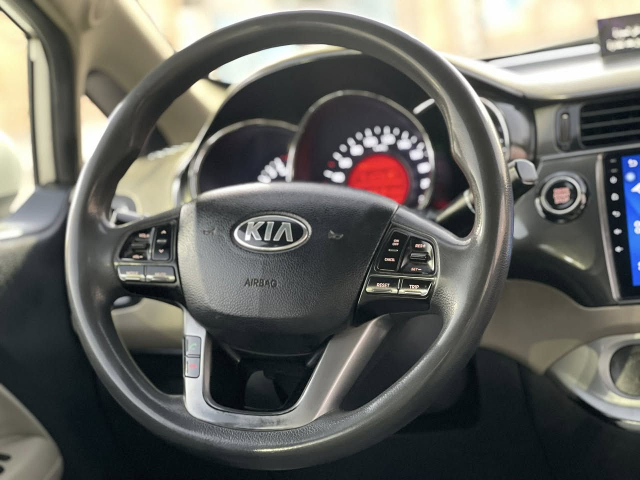 كيا ريو 2015  خليجي 

"السلام عليكم كيا ريو 2015 خليجي اربيل راعيها بل البصره تحويل ثاني يوم او وكاله مجانيه 
كفاله عامه من الضربه والصبغ والتبديل 

بيها بارد بسيط شوف العين واثر جراد خفيف مال چادر فقط
 فول مواصفات واحد ع واحد 
بصمه تشغيل وبصمه ابواب 
فتحه شاشه ايباد كامره حساس
محرك 1.600 قطرتين 
مري شفط ابو الاشاره 
نظام ترحيب نظام Eco
تحكم ستيرن جهتين
 5 ويل كم 17 كروم  
تخم تاير جديد 
تبريد ثلج حداديه 100/100 
السياره جديده وجاهزه متصرف عليها شي ابد 
السعر103وبيها  مجال للشراي 
 الاستفسار ***********
