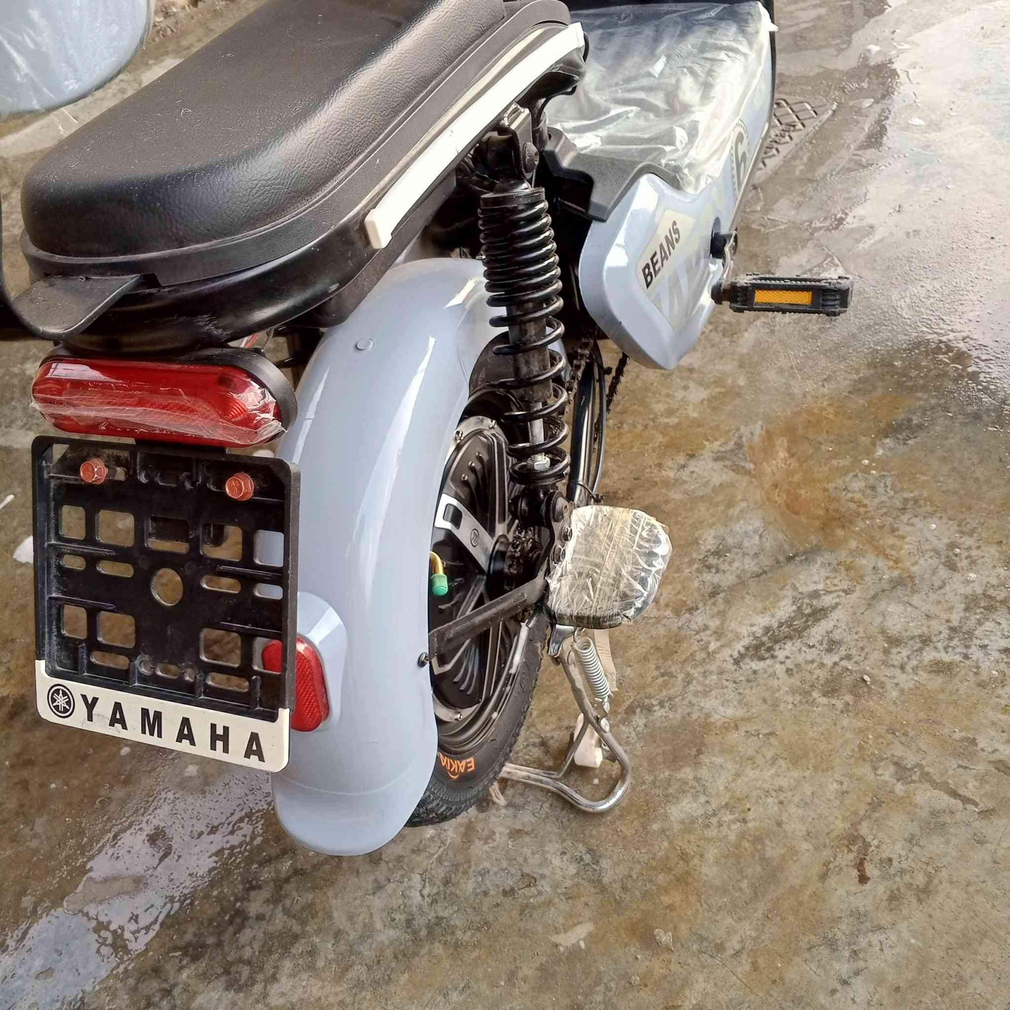 سلام عليكم دراجة شحن للبيع حجم 14 كامله مكملة بطاريات عل فحص مواصفات جهاز انذار ضد السرقة منفذ شحن جهازك قاعدة موبايل قفل تاير وتجي بصمات 2 سويج تشغيل 2 سويج قفل تاير 2 سعر 325 وبيها مجال مكان بغداد جسر ديالى ***********
