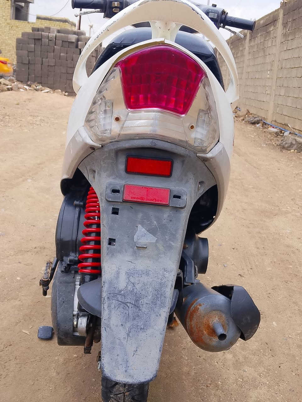 سلام عليكم ماكس منغولي كفاله عامه 
الدراجه رنبه مال جناي مكينه ما مفتوحه 
نعومه فول شله ومعدل 100
اشاير لايت سلف كله شغال كيجات بانزين كيلو متر كله شغال 
تشغيل اي وقت نص نكره تاير امامي جديد وخلفي كلش نضيف 
ملاح يخبل مكاني بغداد العبيدي 
***********
موجود شريحة واتساب
