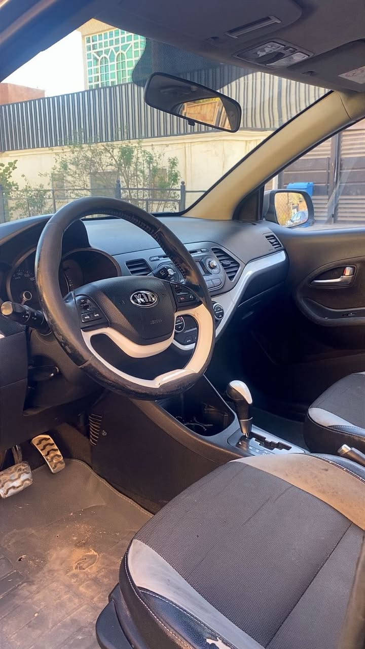 السلام عليكم سيارة كيا بيكاتو موديل 2015 فول مواصفات
بيها مكانات صبغ 
رقم جديد 
السياره فتحه بصمه مري شفط
سنوية جديدة مكان بغداد 
سعر السيارة 85$
للتواصل واتساب فقط 
***********
