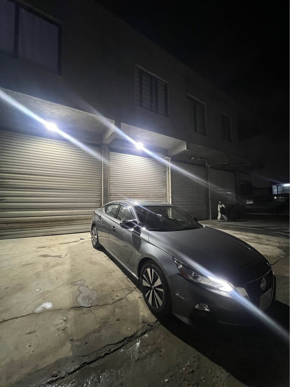 نیسان ئالتیما SL 2019 نەوتی
فول مواسەفات  سەیارەکە یەک دەسە لە ئەمریکاوە 
173 هەزار کم رۆشتوە سەیارەکە بێ بۆیاغە رەسمی دەعمەکەیم داناوە تەنها دەعامیەکەی شکاوە و ژێری بەشەرت قۆپیکی سنوقەکەی هەیە چاک نەکراوەتەوە لەگەل یەک پەنجە لیوی چاملغی دواوە رەسمیم داناوە و دیاریم کردوە لە رەسمەکان  
نەرمە تەزرەیەکی هەیە ئیرباگی سوکانی تەقیوە دانراوەتەوە 
مواسەفاتەکانی
سلاید و ویل ١٧ کوشن سەکن و سایەق هیتەر و هەردووک کارەبا  وسوکان هیتەر و شەغالە
تەبرید دووزۆن راداری پشت و پیش و ئاوینەکان و ئۆتۆپایلۆت و ئۆتۆ ستۆپ پشت و پیش و خەتی جادە و تەبرید مەرکەزی و دەشبول فۆرمیکا و کوشن جلد و یەدەبەسمە و شاشە گەورە و کارپلەی و ئەندرۆید ئۆتۆ و ئاوینە دژەفول و گیچ شاشە و بریک بەسمە و ئۆتۆهۆلد
سەیارەکە گێڕ و مەکینە و ڕادار و کارەبایاتی بەشەرت 
سەیارەکە ئەشیای گاعی بیلادی و کەتەلۆکی شەریکە و کاملی لەگەلە بە ناو سنوقەوە تاخم گاعیەی بۆ کراوە و کەمالیاتی جوان کراوە و جاهزە و لایت و شتی کامل بیلادیە و تەنها دەعامیەکەی پێشەوەی بۆیاغە
سەیارەکە بەس رەقەمی نویکردنەوەی ئەویت و غەرامەدەدریتەوە باقی مەسرەفی تیدانیە سیرڤسی کامل هەوایات و گیر و مەکینەی بۆکراوە لەکاتی خۆیدا و فیتپەمپی کامل بە قاعیدەوەگۆراوە بە بیلادی ئەوەی خۆشی لەگەلە 
هەولیر
سعریشی ١٥٥ معامەلە 
*********** أربيل, العراق
