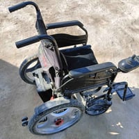 عربة ذوي احتياجات خاصية (كهربائية) قابلة للطوي والتصفيط في صندق السيار...