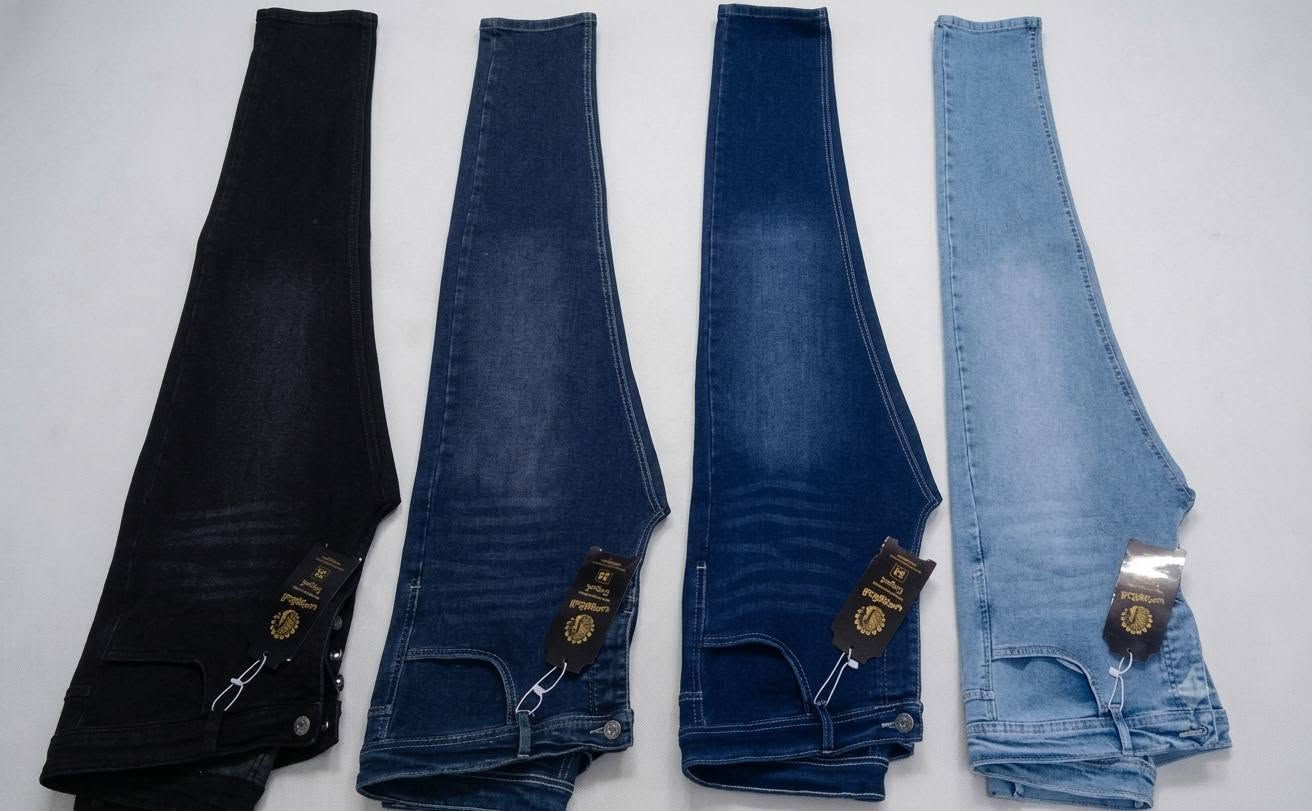 👖🔥 
*مصنع الطاووس جينز - Al-Tawus Jeans Factory* 
تخصص جملة فقط | تصدير لكل الدول العربية

---

*الإعلان للجروب 

*🚨 فرصة للتجار والمحلات برا مصر 🚨* 

*مصنع الطاووس جينز يفتح باب التصدير* 

*بنقدم لك:*
- *خامات قطن + ليكرا* عالية الجودة، غسيل ثابت ومقاسات مظبوطة
- *موديلات ترندي*: سكيني، وايد ليج، بوي فريند، دايركت، أولادي ورجالي 
- *أسعار مصنع جملة* بدون وسيط = هامش ربح أكبر لك 
 
متاح الشحن جميع البلاد والمحافظة


**إذا كنت صاحب هذا الإعلان وتريد حذفه لأي سبب، رجاءا أرسل رسالة إلى الدعم الفني**