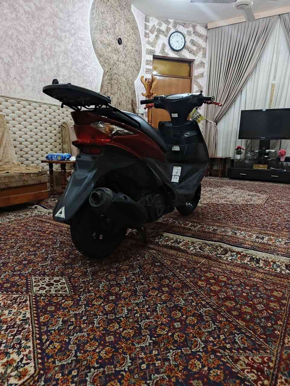 السلام عليكم دراجة ادرس حديث ياباني للبيع  الدراجة نازلة من الرمبة صارلهة شهر مكفولة كفالة عامة ما عدا الكفر مصبوغ للجمالية مكاني كوت منطقة الحاوي اي استفسار اتصل عل رقم ***********
