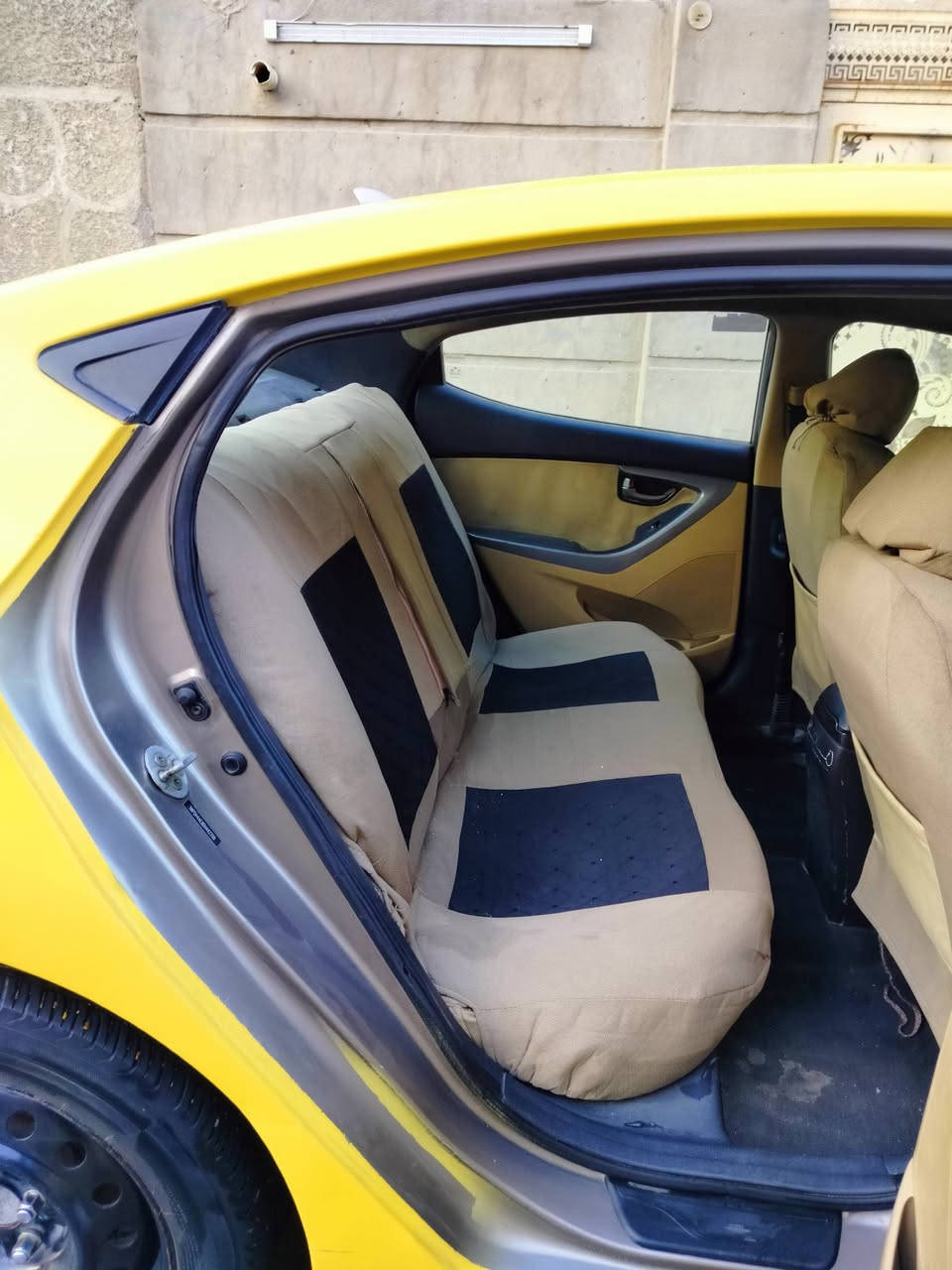 انترة 13 لبيع  الشواصي والغود وكير مكفوله بيه ضربه باب الايمن مصلح وبعض الملاحظات المحرك خابط مي ودهن السعر 85 بيه مجال بسيط...السيارة باسمي مصفره هيئه بدون غرامات مروريه ...***********
