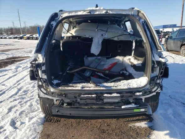 السلام عليكم 
سياره جيب موديل ٢٠٢٣ لون سلفر ٥ بانزين راكب  سياره جديده بمعنى الكلمه كامله من كلشي محرك و كير و اكسن بس حادثها سرقه ابيعها على وضعها سياره مدفوع الكمرك مالتها وكامله اوراقها وباسمي 
العنوان السيديه  و السعر ١٦٠ وبيها مجال وترهم مراوس رقمي *********** وبي واتساب
