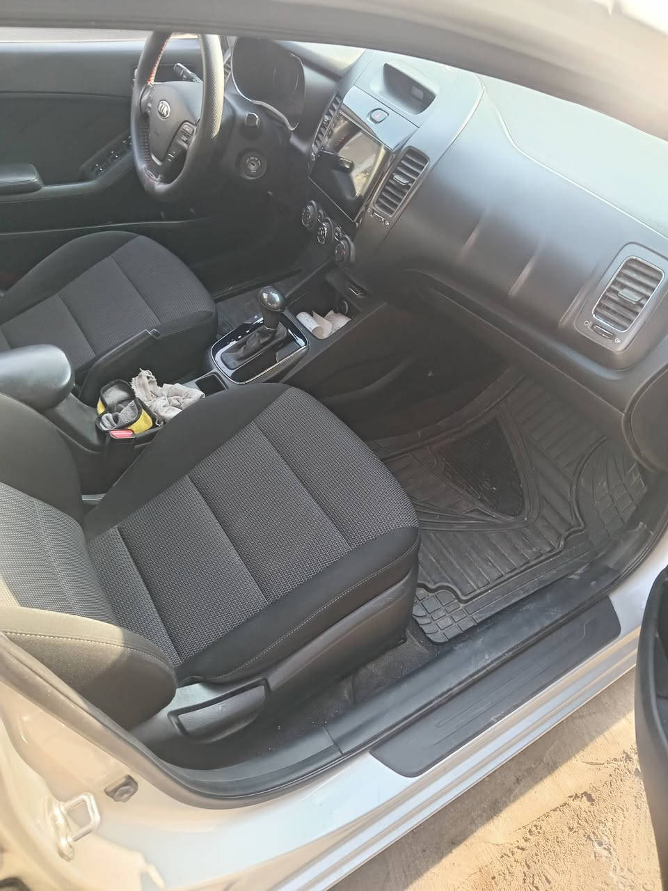 سلام عليكم سياره البيع سيراتو موديل ١٨ رقم بغداد بسمي خليجي تحكمات ستيرن جهتين سياره بيه شويه بارد بدون صبغ السعر ١٢٥ ورقه بغداد حي العامل ***********
