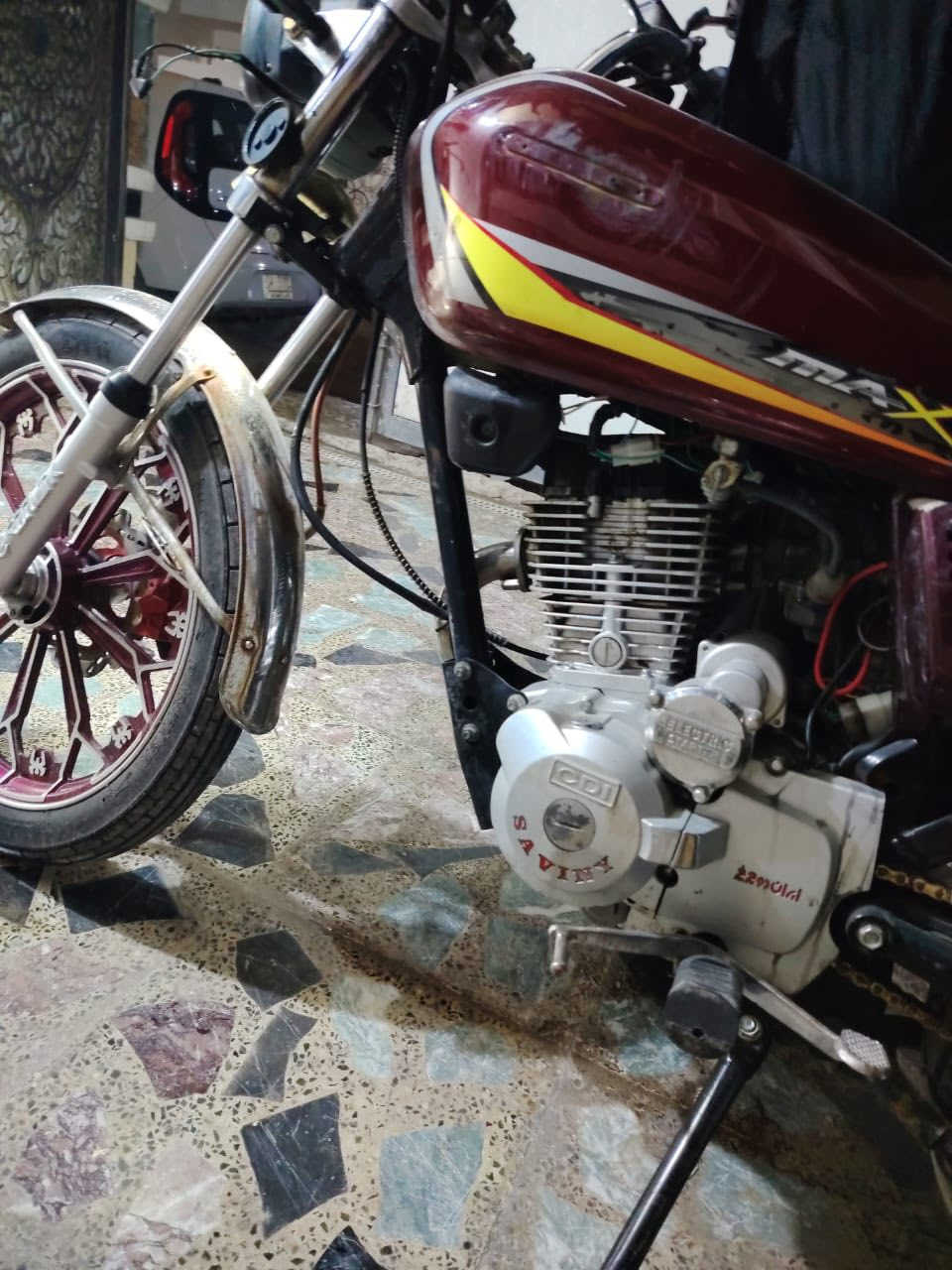 سلام عليكم ايراني البيع دراجه حلوه نضيفه سعره ٤٥٠ بيه مجال بيه مقص بس كلوب اليوره وباتري شويه تعبان مكاني بياع تقاطع درويش


**إذا كنت صاحب هذا الإعلان وتريد حذفه لأي سبب، رجاءا أرسل رسالة إلى الدعم الفني**