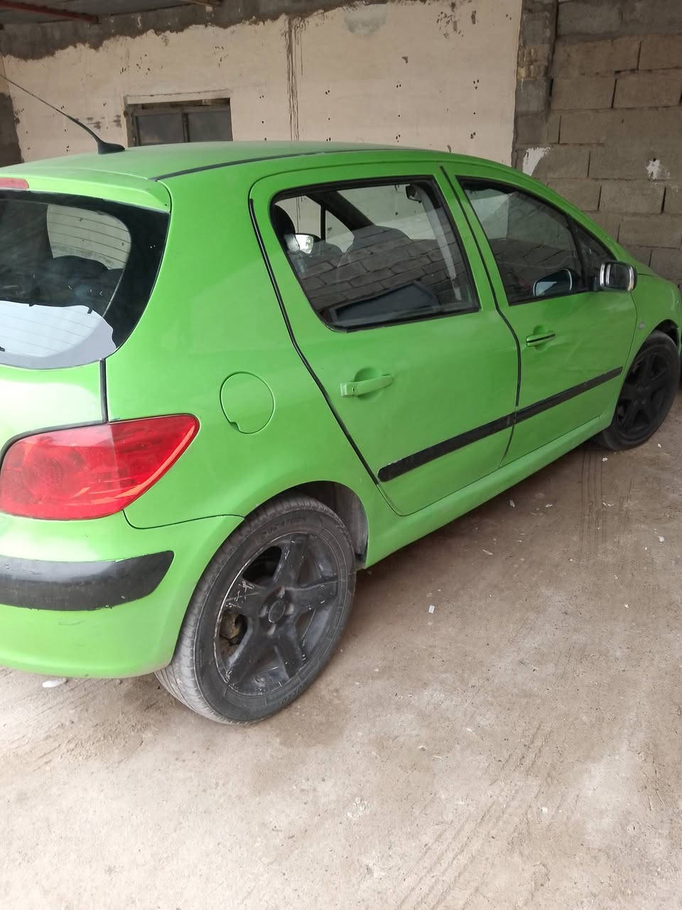 سياره بيجو فرنسي2005نظيفه حسب كلام المقطع تلفون***********بصره ابوصخير
