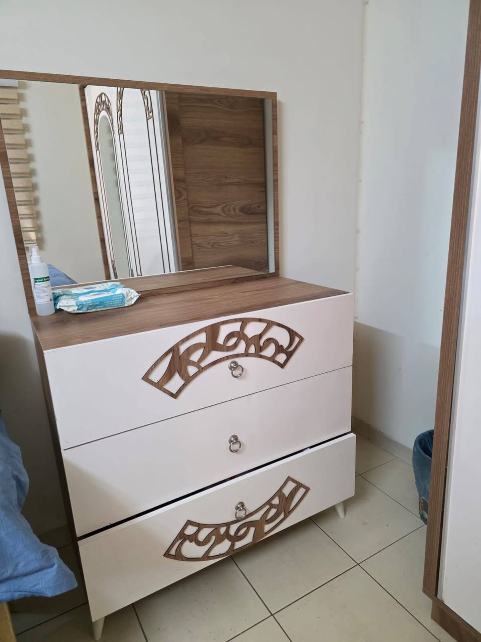 للبيع غرفة نفر ونص
5 قطع نظيفة جداً بس بيه ضرر بسيط سعرها مناسب الاستفسار خاص


**إذا كنت صاحب هذا الإعلان وتريد حذفه لأي سبب، رجاءا أرسل رسالة إلى الدعم الفني**