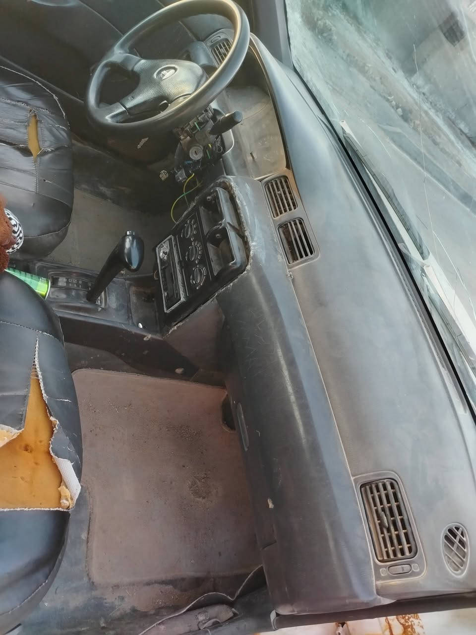 سني 97 حائز ثالث مكينه بيهه دخان قليل كابريتر كير اوتوماتك صدر تعبان والكشر شوف العين سعر ١٥  وبيهه مجال بصيط ***********  مكان المحموديه
