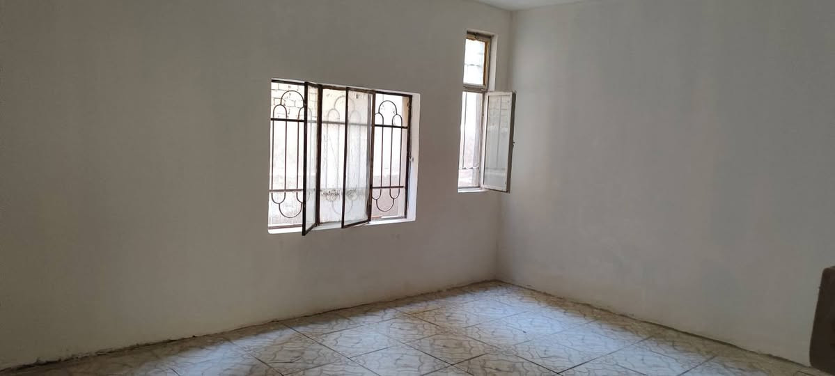 بيت طابو صرف المساحة 250م تقريباً سعر قطعة في هذا المكان ،أبي غرق حي الجواد مجاور المحكمة، موقع ممتاز..بناء نظيف جداً ،طابوق،صب،يحتوي على غرفتين نوم ، صالة ، استقبال ، مطبخ ، صحيات داخليةوخارجية ، گراج ، حديقة..علماً البيت فارغ استلام مباشر .. للاستفسار الاتصال على الارقام التاليه:-
***********
***********  واتس ٱب
