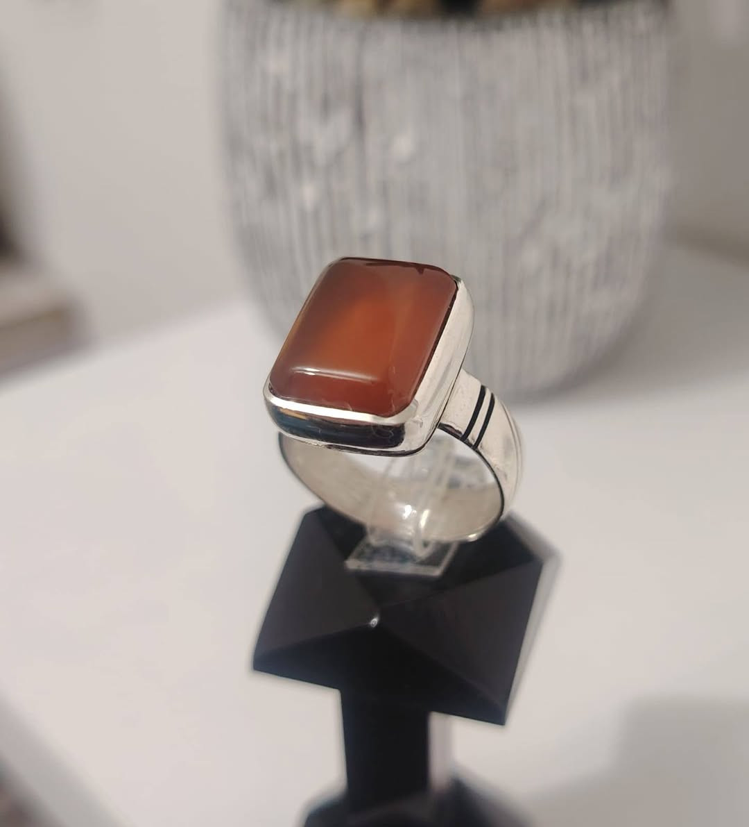 خاتم من العقيق اليماني الطبيعي
صياغه ثقيلة وجميله فضه عيار ٩٢٥
يوجد توصيل الى جميع المحافظات
التواصل ع الخاص او ع الواتساب ***********
