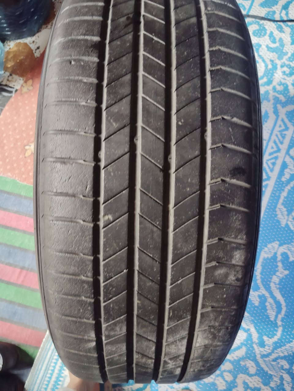 للبيع ويل باخره واحد فقط تك جديد ممشدود عله سياره هوه والتاير مالته جدد
سعر 150 وبي مجال قليل 
ممتوفر ع الفيس بس اتصال 
***********
***********
