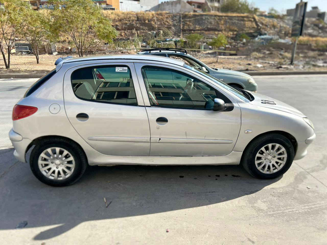 بیجۆ ٢٠٦
مودیل ٢٠٠٤
گێر عادی مەکینە ١٦ 
گێرو مەکینە بەشەرت
سیارەکە بێ سەرەتایە 
بەشەرت ماڵی مەدەنی نەبێت 
ژم:
***********
*********** السليمانية, العراق
