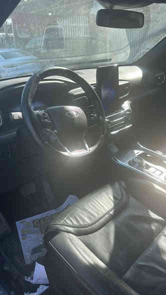 فورد اكسبلور 2022 بدون صبغ محرك 6 بلتينيوم بس بدون بانورما ماشيه 36الف كيلوبسمي***********
