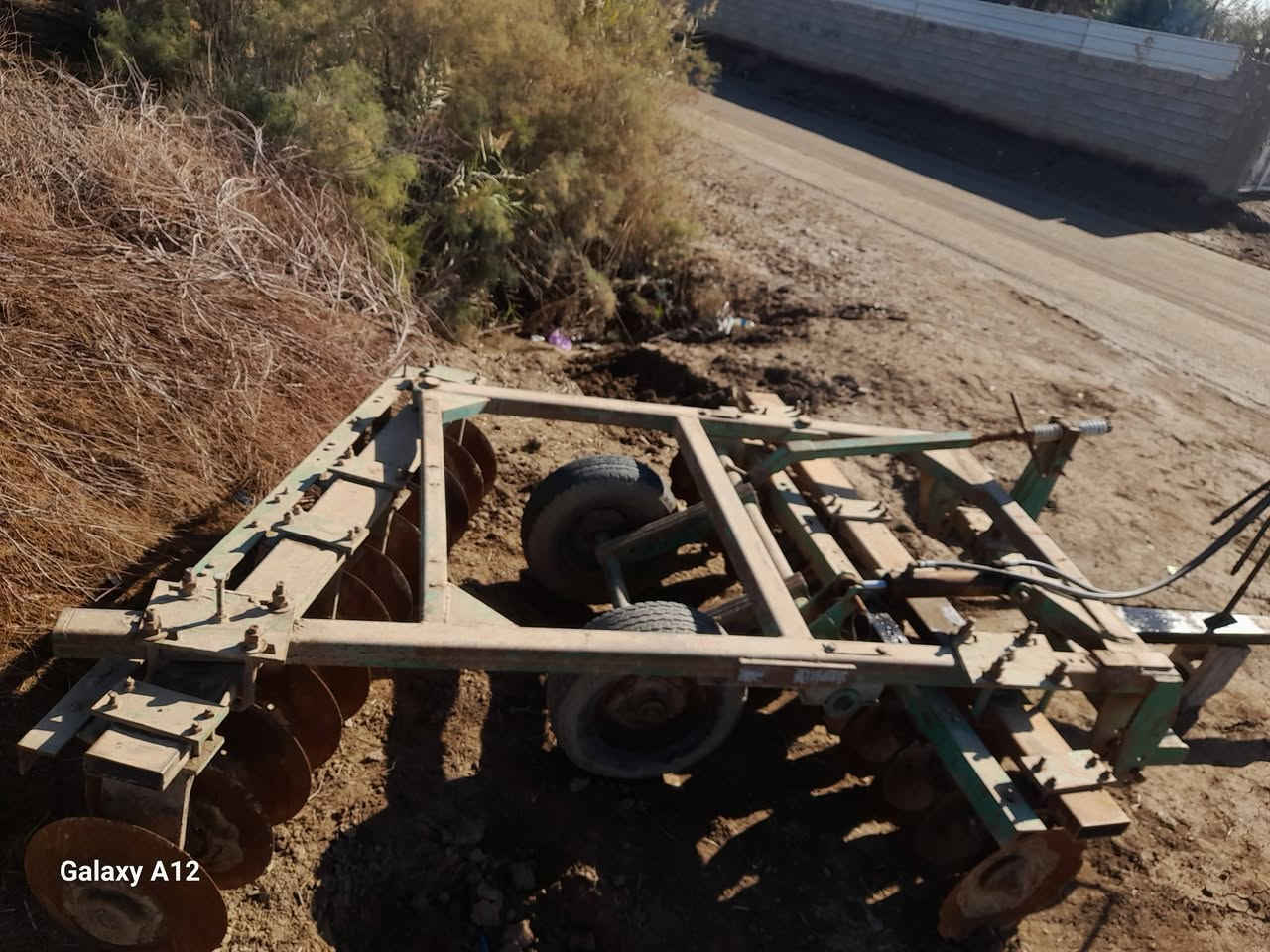 ياالله دسك للبيع عمل صالح الدفاعي جاهز لشغل حجم ٢٤ مكان واسط الصويره ***********
