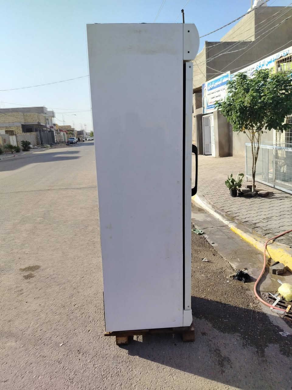 برادات العدد 2-مجمدات 2 ميز زجاج الطول مترين ولعرض 60 ولميز لزغير متر طول ولعرض 30 مكاني ديوانيه مركز ***********
