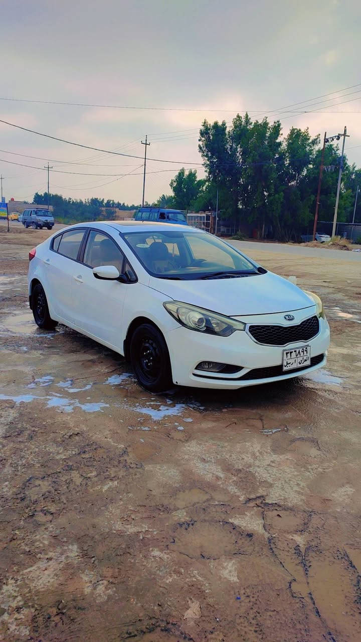 السلام عليكم
سيراتو 2014 خليجي 
محرك 1600 دوش 
تخم تاير جديد
تدفئه تبريد شغال 
حداديه 80 % 100
دوشمه جديده 
باتري جديد
مكان السيارة الديوانيه 
بيه رصعات حالوب سونرها مرفق
( بيع او مراوس ب تكسي )
السعر 100 وبيه مجال 
للاستفسار الاتصال ***********
