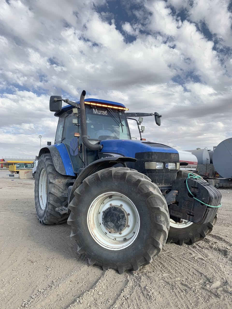 نيهولند للبيع حجم155 موديل2003گير و مكينه مو مفتوح فول فول اوتوماتيك رقم موبايل(***********)
