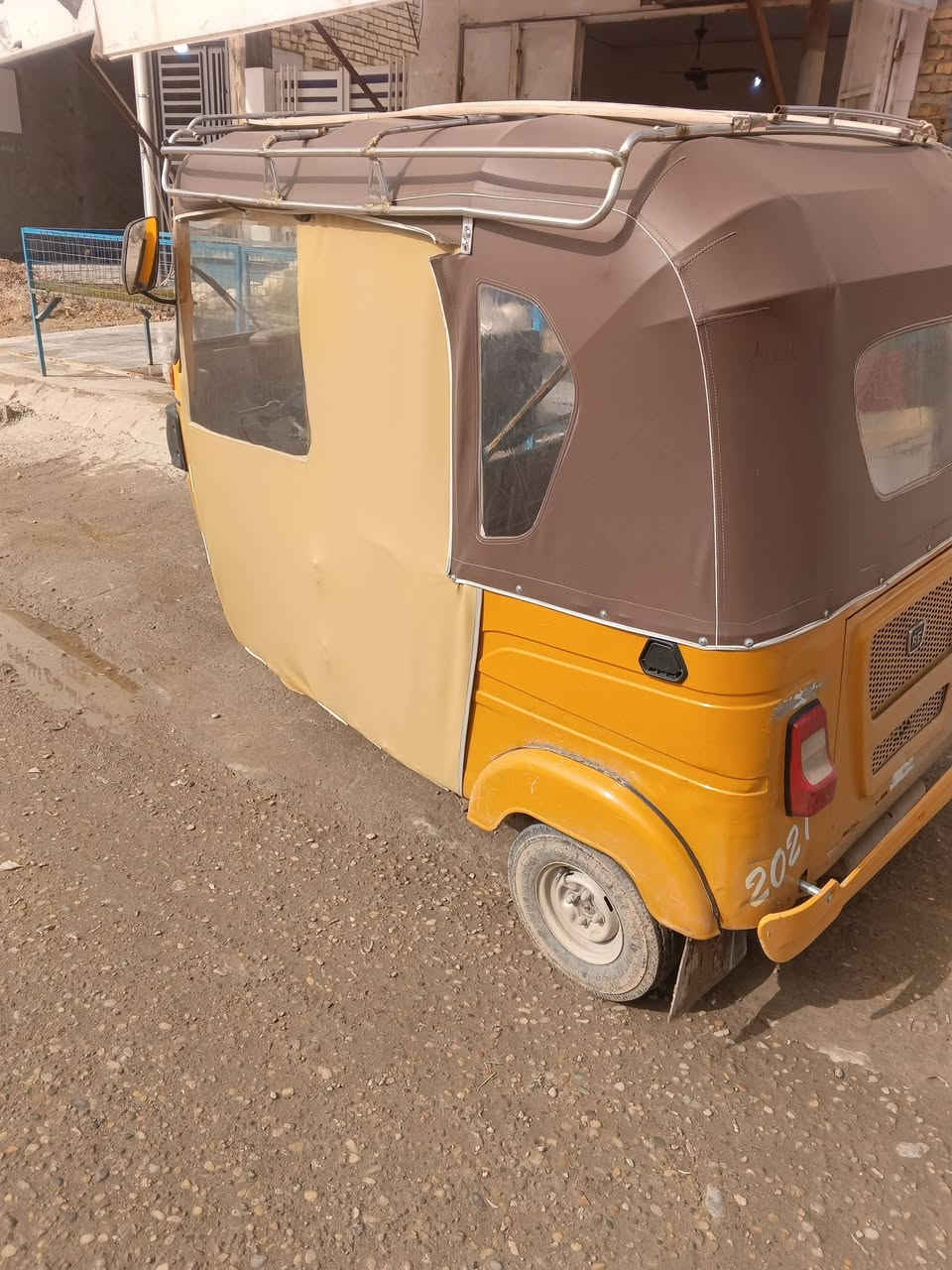 سلام عليكم تكتك للبيع موديل واحد وعشرين 2021 مكاني العماره اوراق ***********
